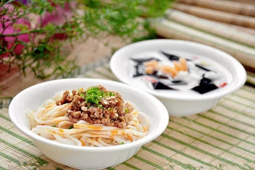 專業面食培訓機構告訴你好吃又火爆的擔擔面做法 專業面食培訓機構告訴你好吃又火爆的擔擔面做法