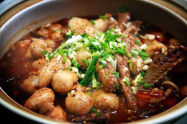 燒制芋兒雞的秘訣，方法確實不一般