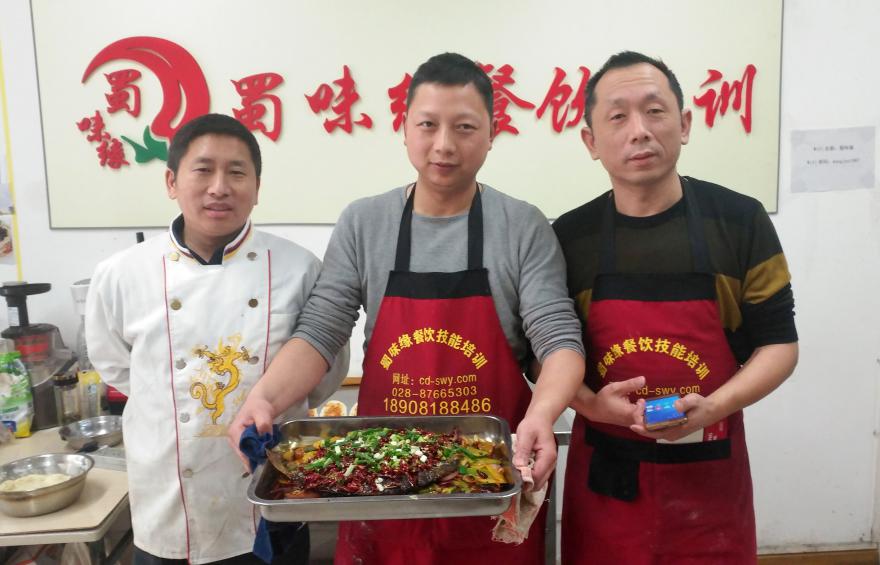 學(xué)員做烤魚(yú) 學(xué)員做烤魚(yú)