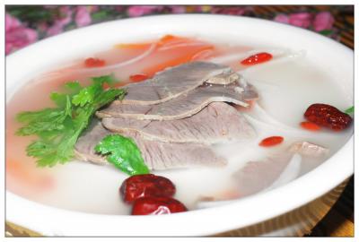 成都羊肉湯技術培訓學校哪里好？鍋底勾兌方法和調味技巧