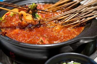 冷熱串串培訓(xùn)在哪里學(xué)多少錢？成都串串香培訓(xùn)學(xué)校